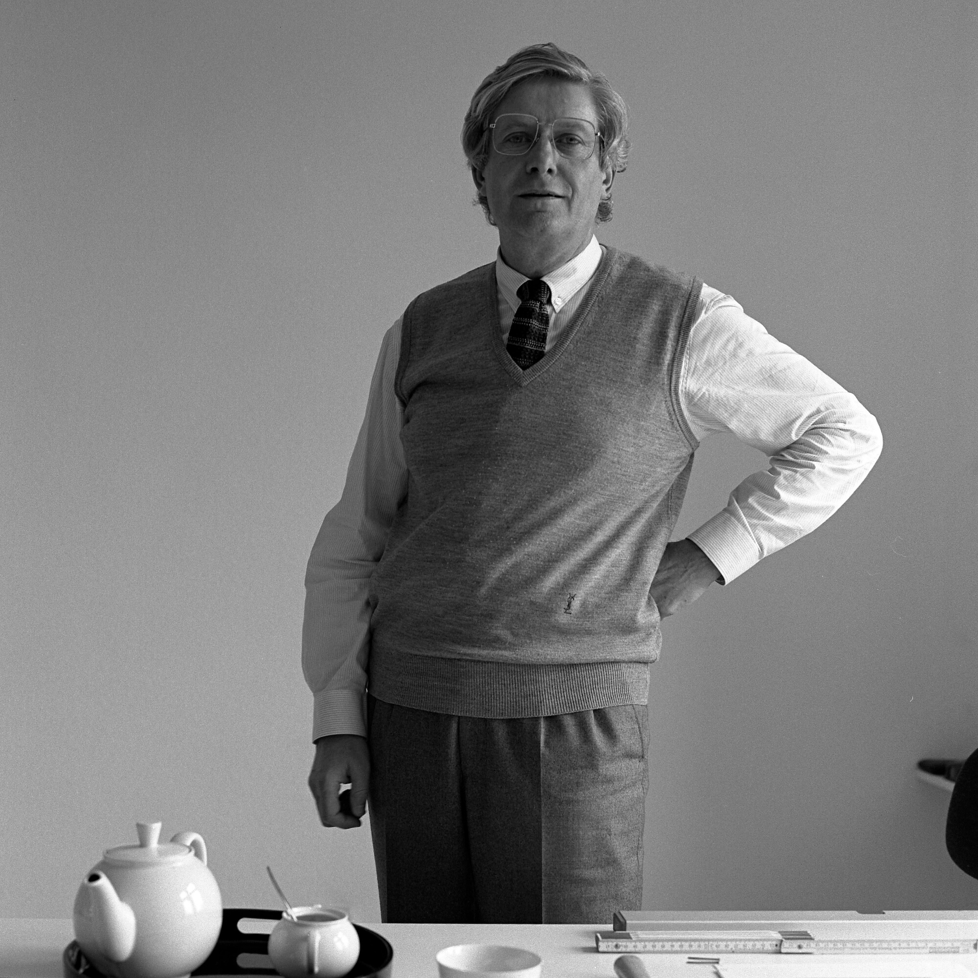 atelierhaus_neue_schule_karlsruhe_kunst_fotografie_thilo_mechau_architekt_designer_rolf_lederbogen_universitaet_karlsruhe Hermann J. Roth Porphyrin Metamorphose Tischobjekt