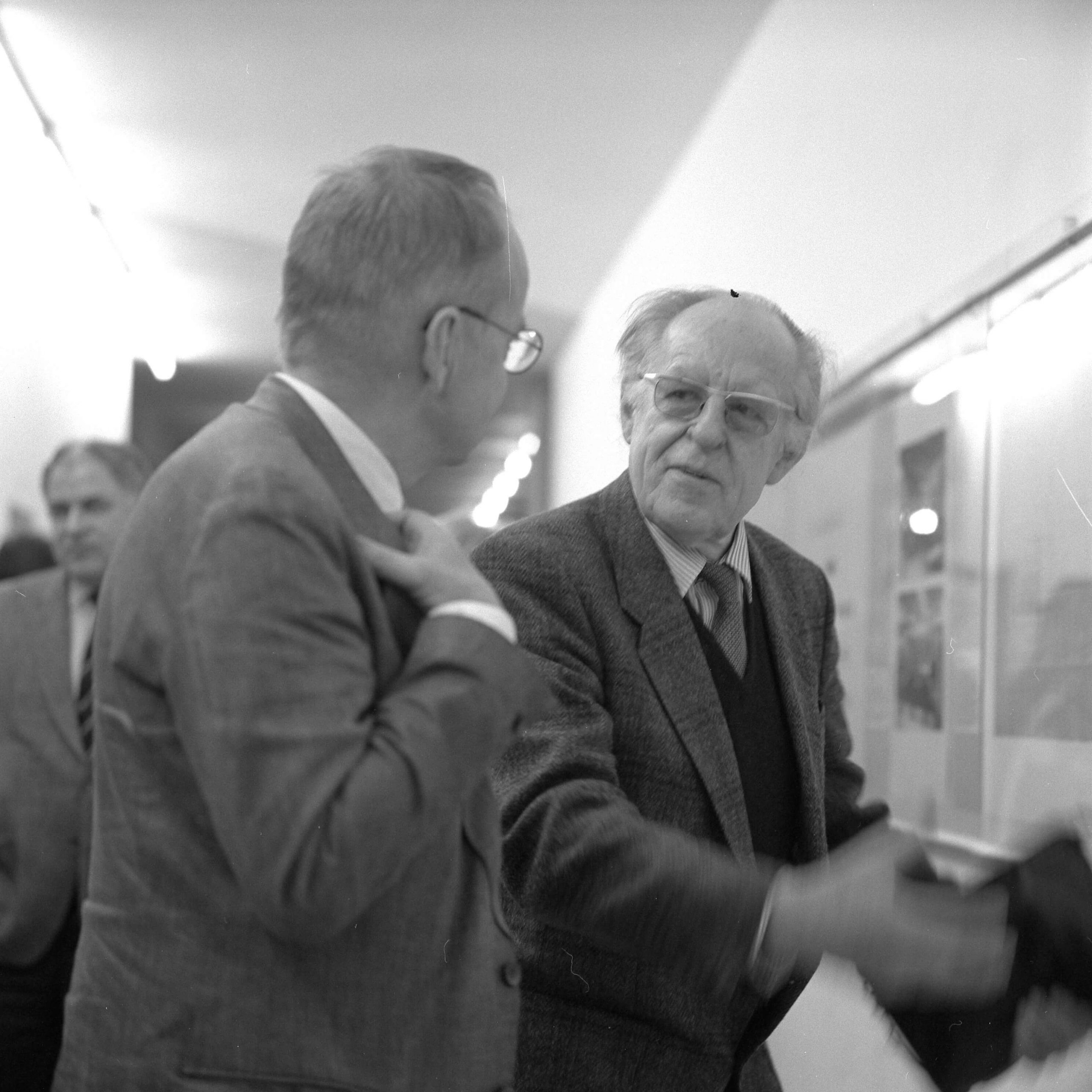 atelierhaus_neue_schule_karlsruhe_kunst_portrait_fotografie_thilo_mechau_architekt_professor_immanuel_kroeker_02 Hermann J. Roth Hohlraum gegliedert Tischobjekt