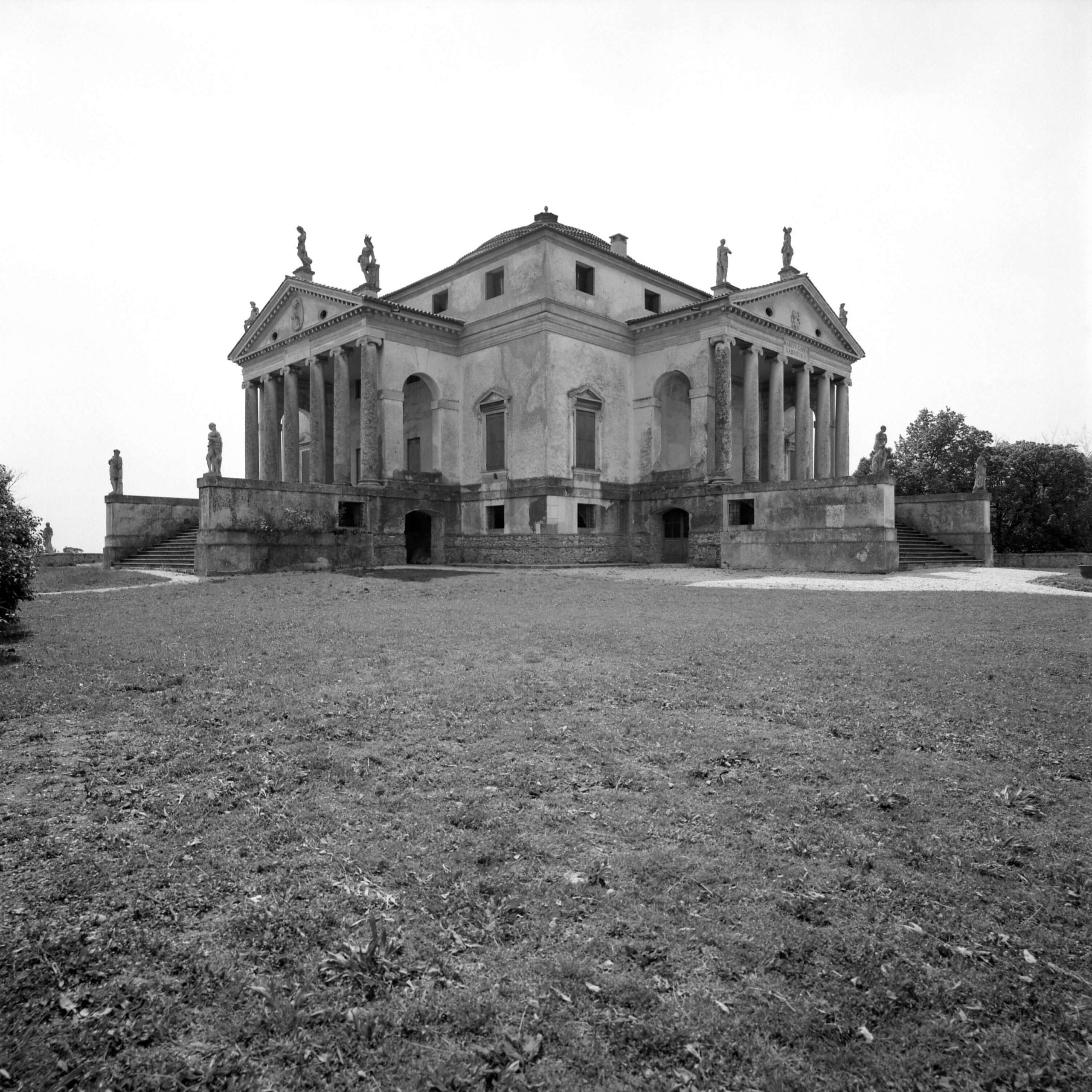 atelierhaus_neue_schule_karlsruhe_kunst_architektur_fotografie_thilo_mechau_villa_rotonda_andrea_palladio Hermann J. Roth Hohlraum gegliedert Tischobjekt