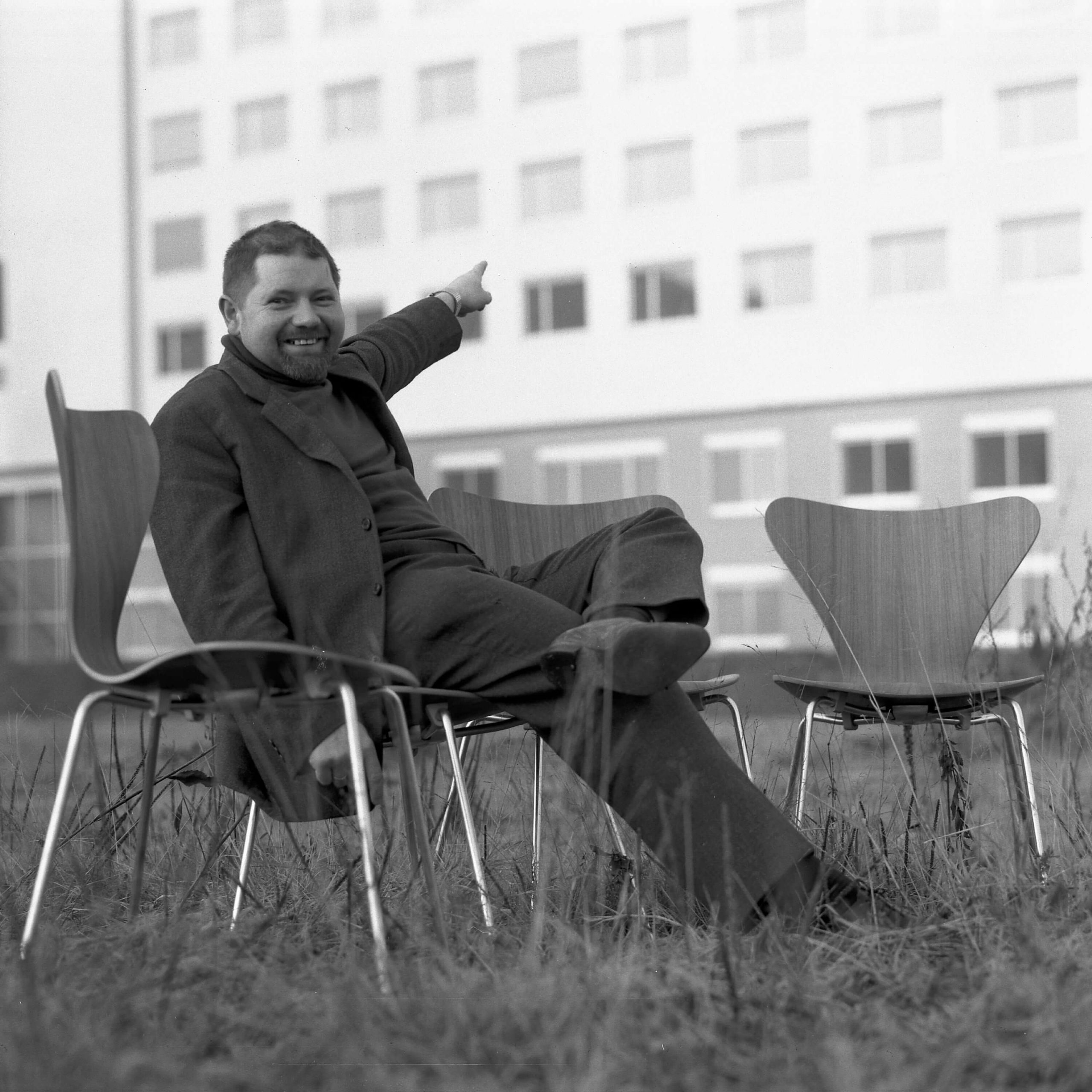 atelierhaus_neue_schule_karlsruhe_kunst_portrait_fotografie_thilo_mechau_bernhard_burger_inneneinrichtung_waldstrasse_02 Hermann J. Roth Hohlraum gegliedert Tischobjekt